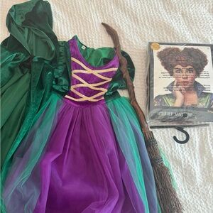 Hocus Pocus Winifred Sanderson dress and cape (size 4T) with wig and broom.
